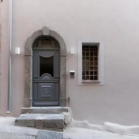 L'ile-rousse Sleeps 2 With Air Con And Wifi